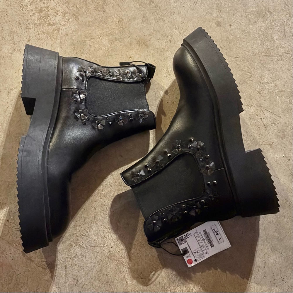 ZARA Black Floral Appliqué Platform Lug-Sole Chelsea Boots Women’s 39 US 8 NWT